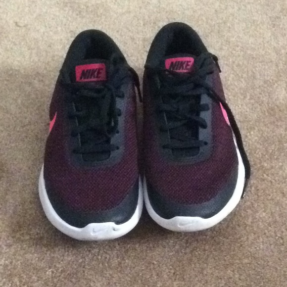 Nike Shoes - Nike Flex Experience RN